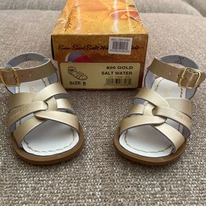 Size 6 Toddler NIB Gold Salt Water sandals